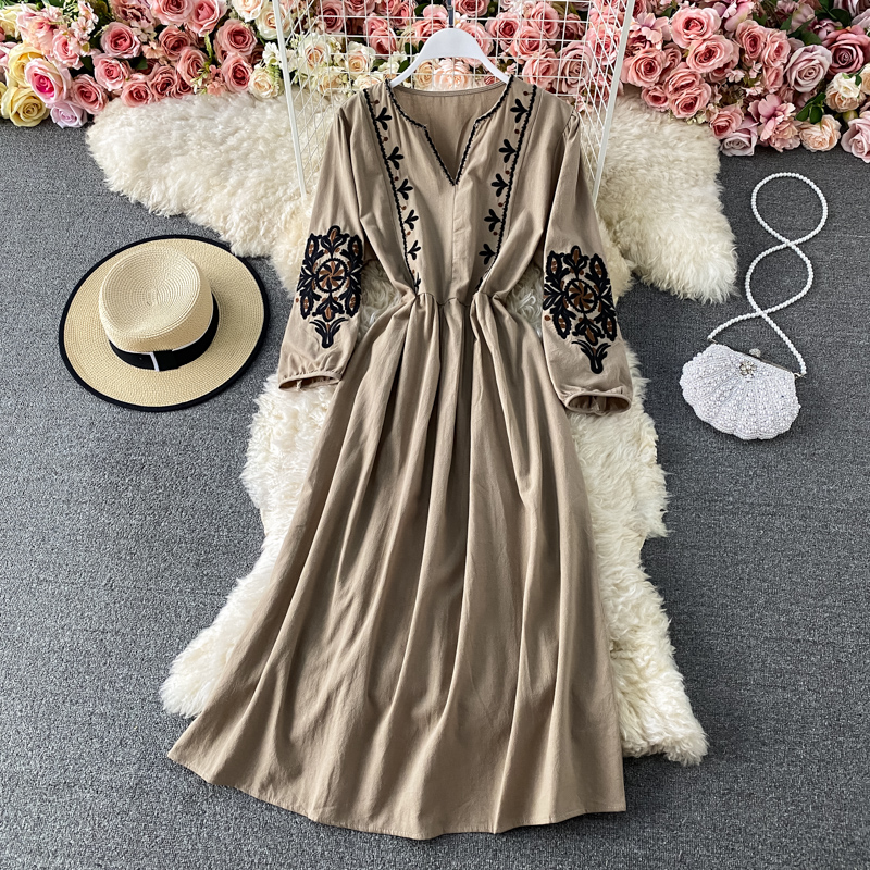 Retro style elegant art travel long skirt heavy embroidery flower beach skirt loose high waist lantern sleeve dress - Image 4