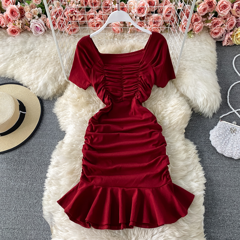 Nightclub low-cut, tight-fitting, light-cooked style, hip mermaid skirt, scheming clavicle ruffled waist dress, short sleeves