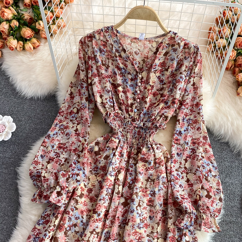 Gentle V-neck Floral Chiffon Dress Autumn New Pleated Long Sleeve Waist-Tight Figure Flattering Wide Hem Long Dress - Image 3